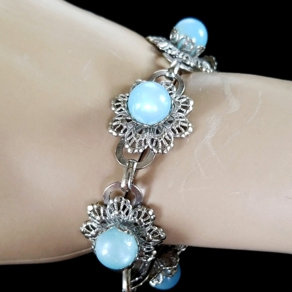 Vintage 1970s Silvertone Filigree Flower Link Bracelet - Picture 11 of 11